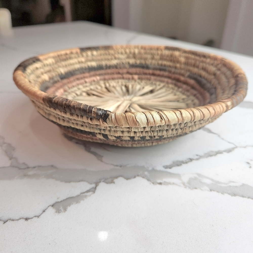 VINTAGE Artisan Native American Fiber Rush Woven Basket